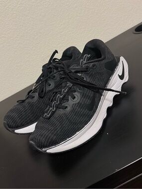 Women’s Nike Black and White Trainer Sneakers